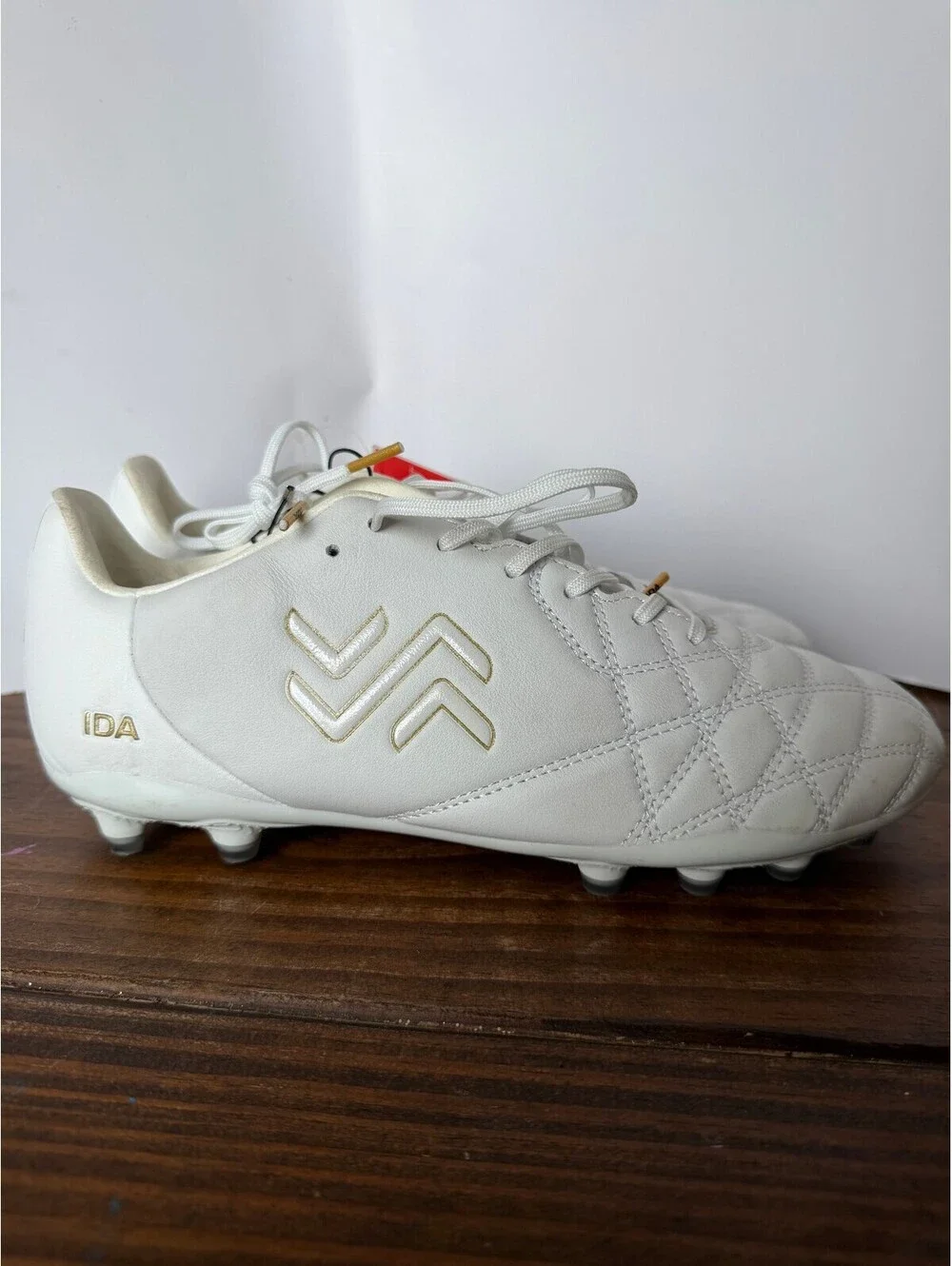 IDA White Quilted Soccer Cleats Size 8 Women's